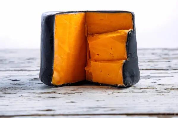 Black Waxed Cheddar Cheese Gem 3#